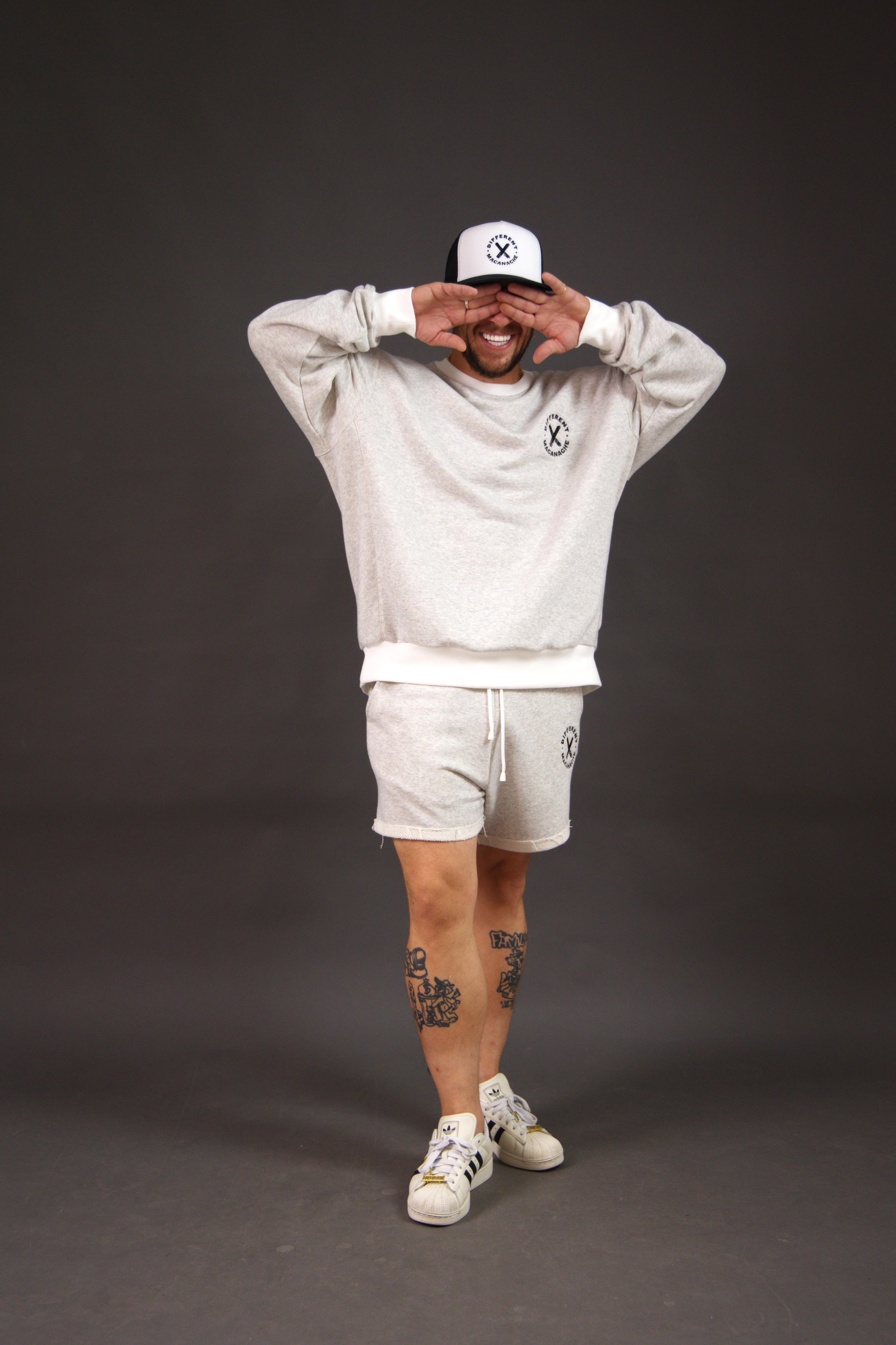 Pantaloni scurti barbati cu cusaturi pe fata - Macanache X DifferentCut – imagine 2
