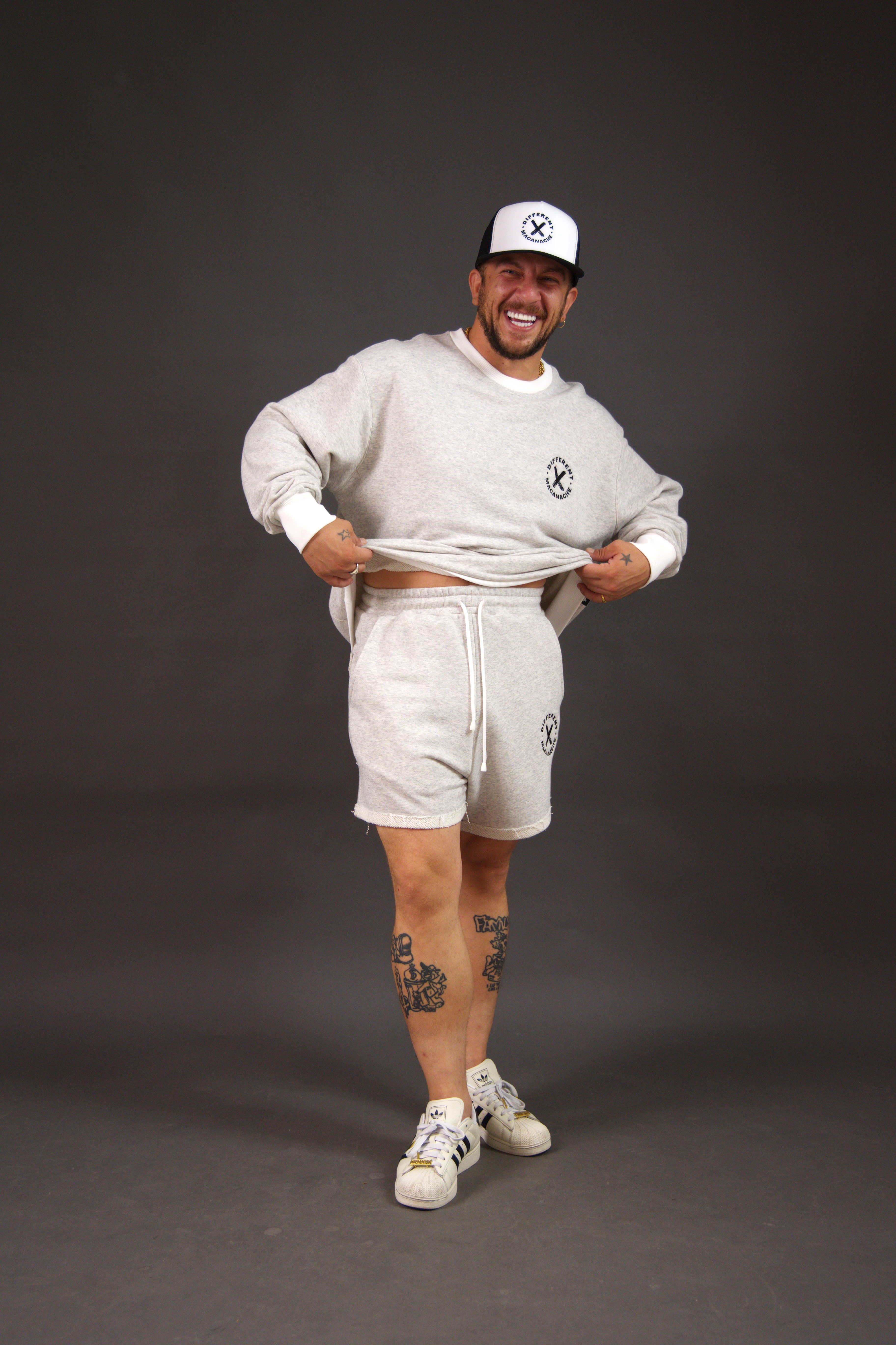 Pantaloni scurti barbati cu cusaturi pe fata - Macanache X DifferentCut – imagine 4