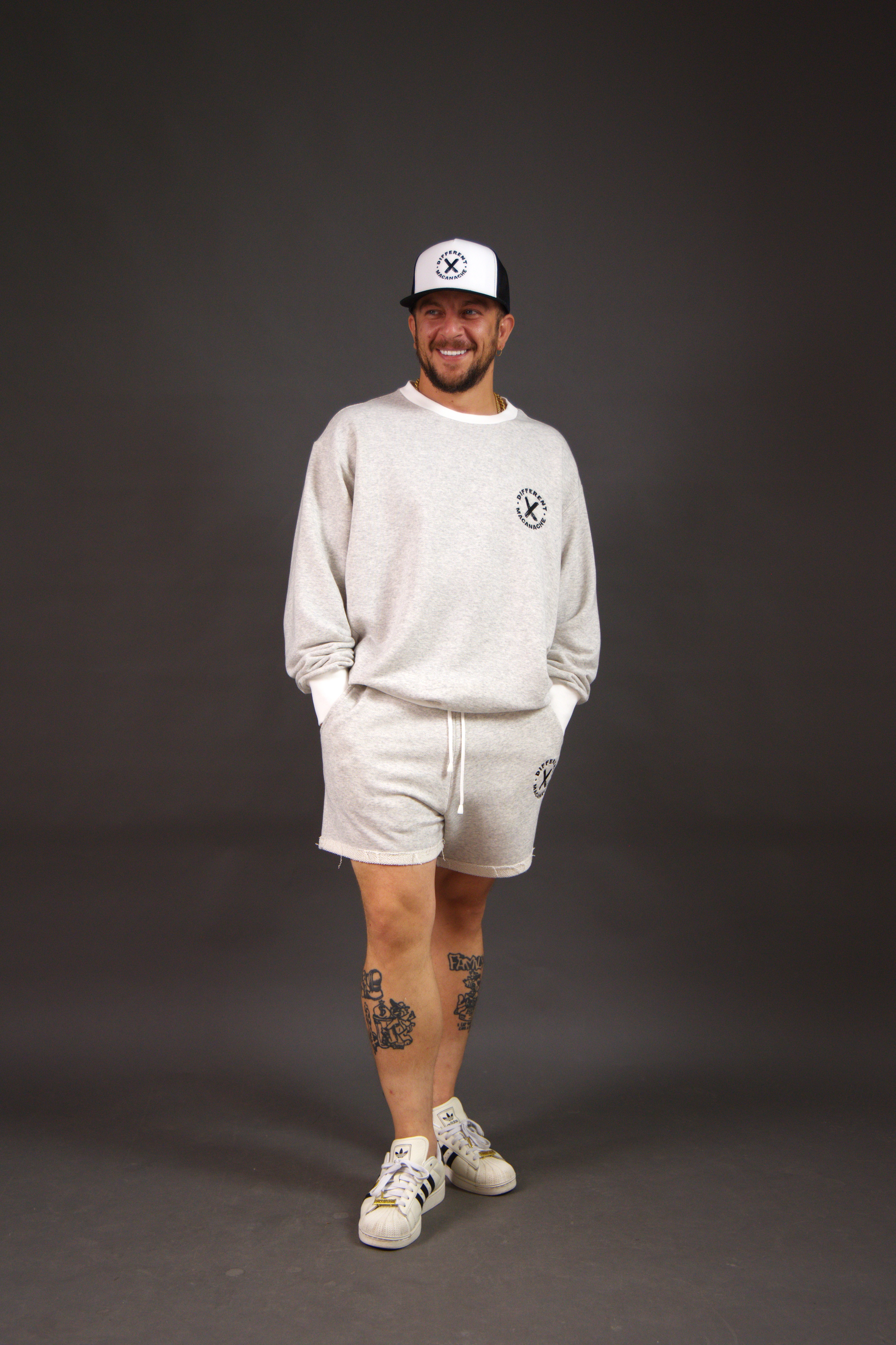 Pantaloni scurti barbati cu cusaturi pe fata - Macanache X DifferentCut – imagine 3