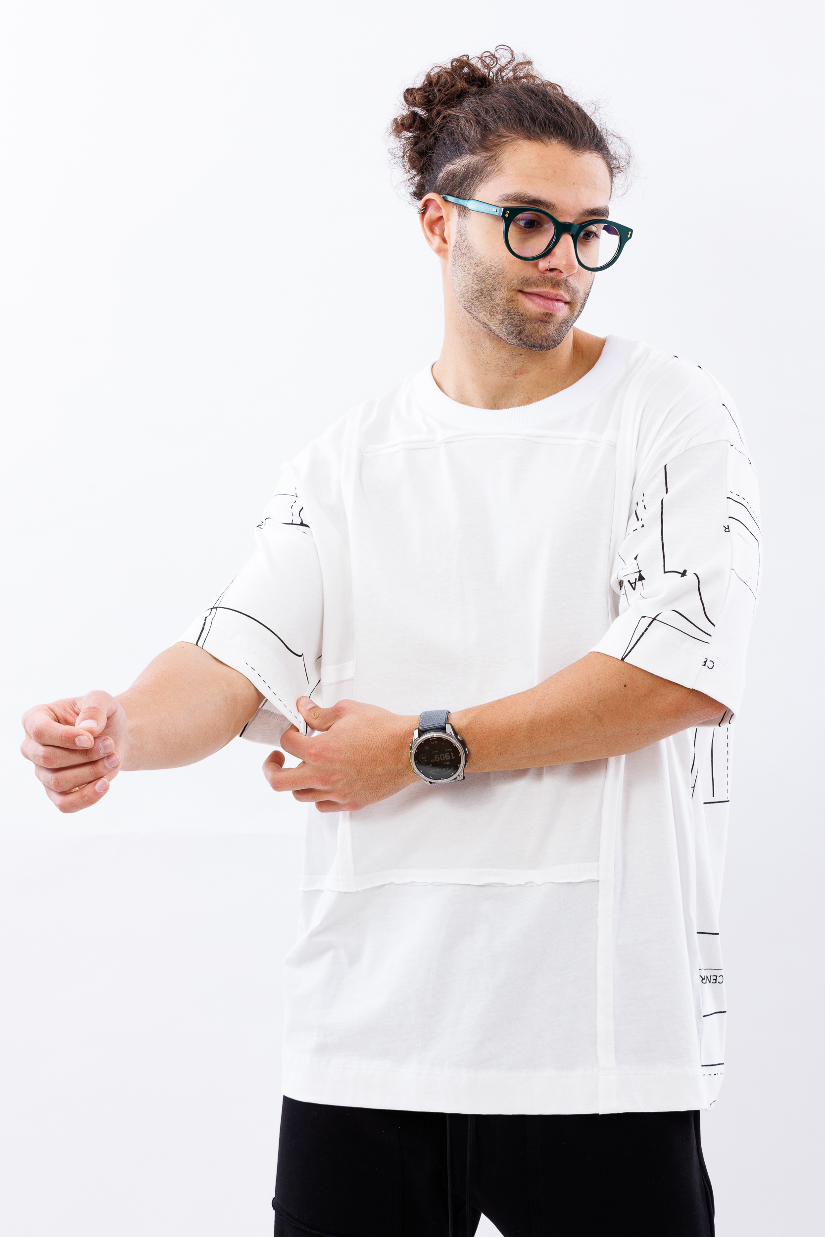 Tricou alb oversize outline