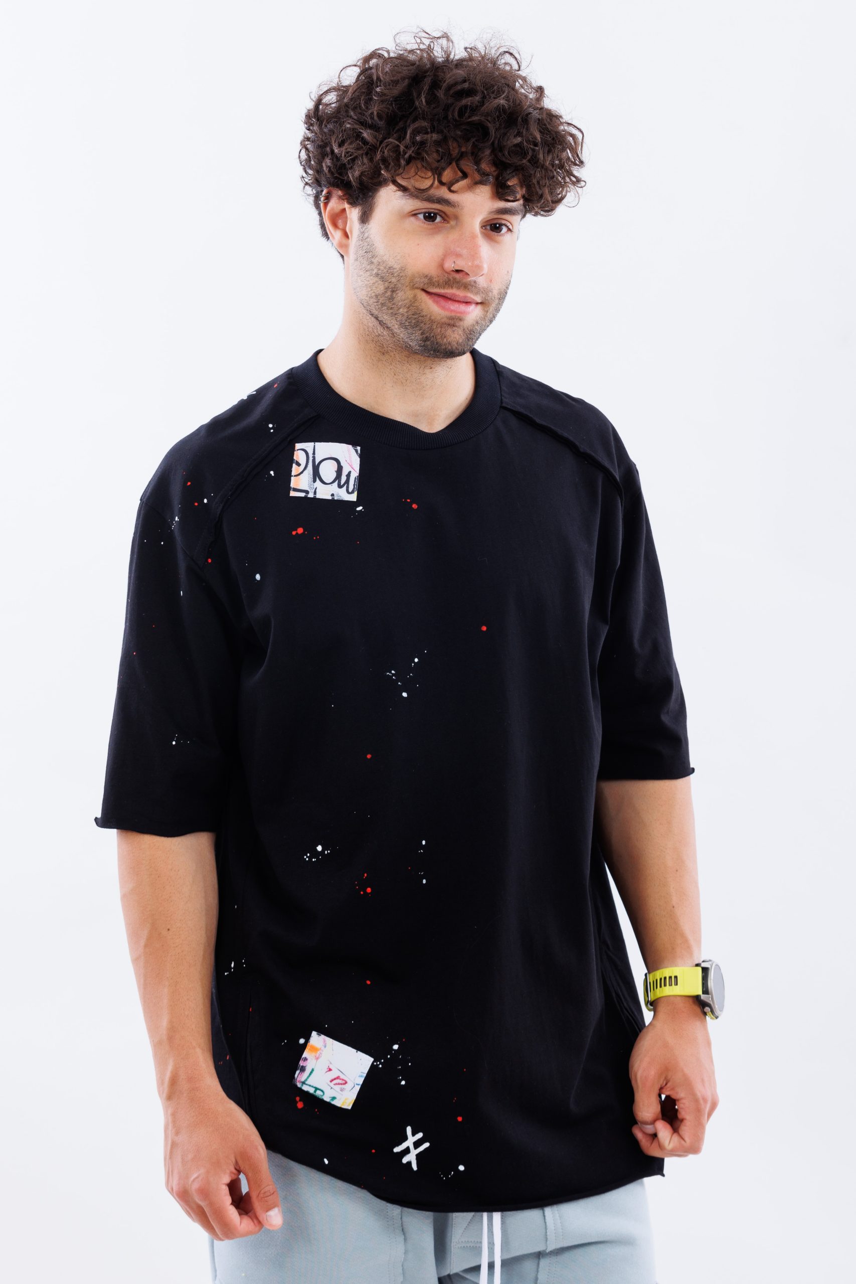 Tricou negru lejer artwave Tricou negru lejer artwave