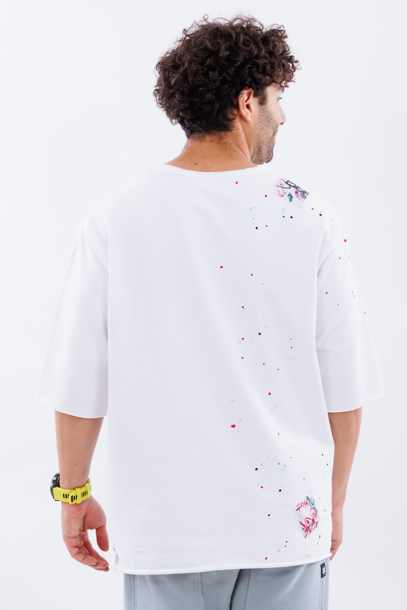 Tricou alb lejer art patch Tricou alb lejer art patch
