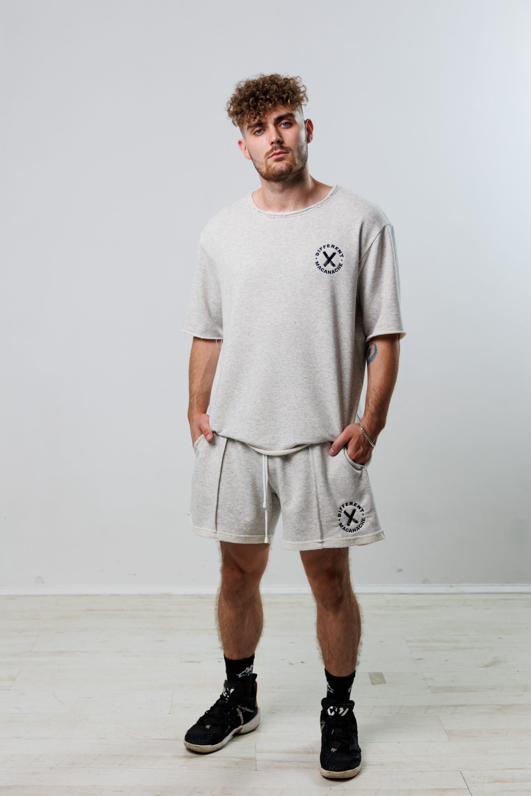 Pantaloni scurti barbati cu slit – Macanache X DifferentCut