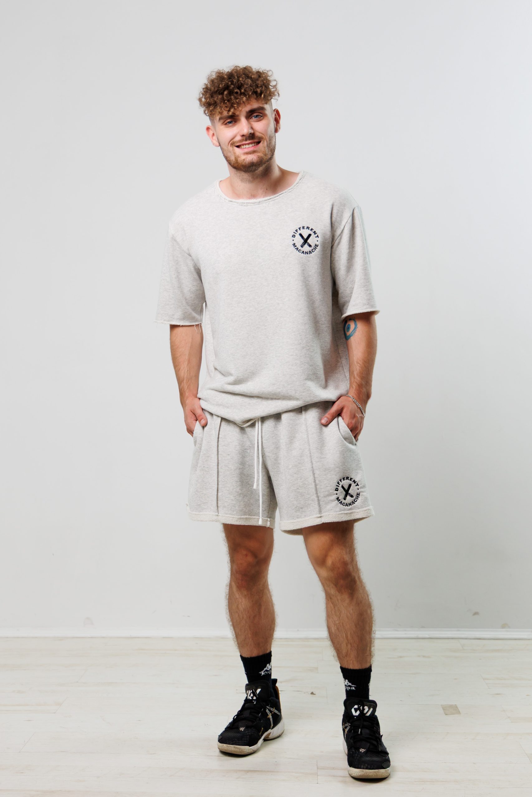 Pantaloni scurti barbati cu slit – Macanache X DifferentCut Pantaloni scurti barbati cu slit – Macanache X DifferentCut