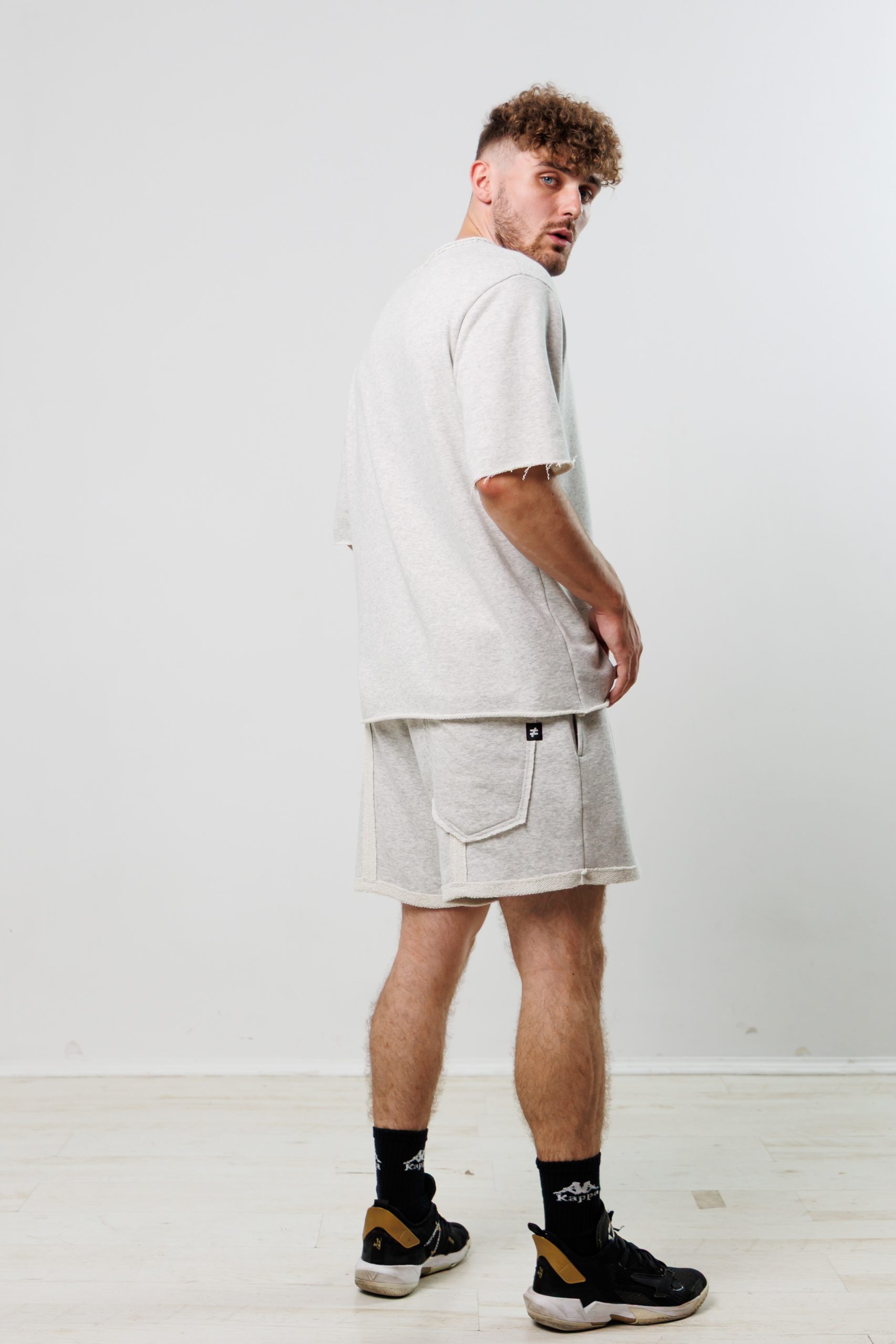 Pantaloni scurti barbati cu slit – Macanache X DifferentCut Pantaloni scurti barbati cu slit – Macanache X DifferentCut