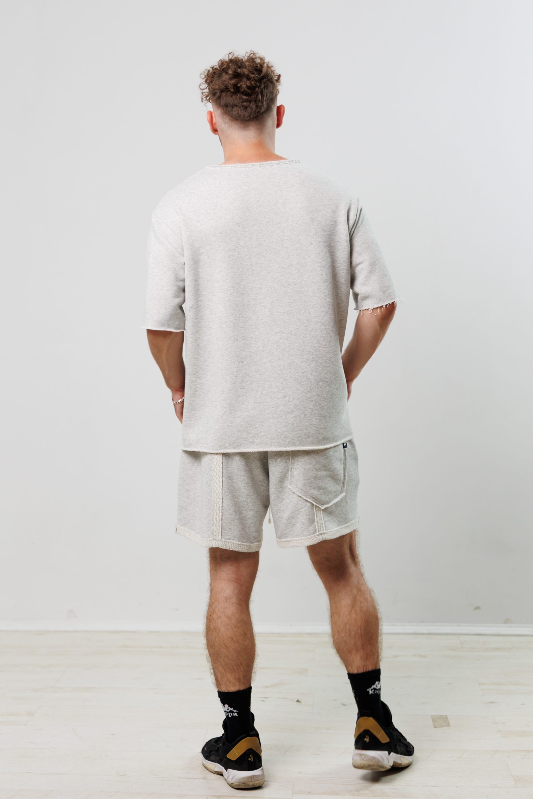 Pantaloni scurti barbati cu slit – Macanache X DifferentCut Pantaloni scurti barbati cu slit – Macanache X DifferentCut