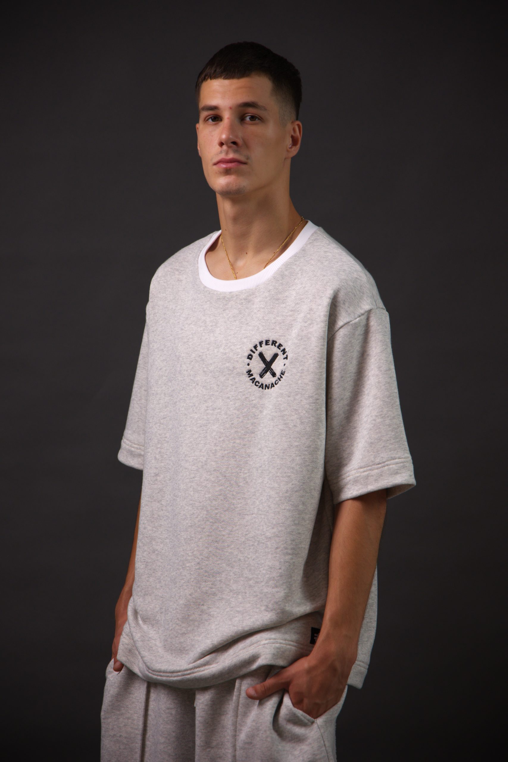 Tricou unisex oversize cu patent la gat – Macanache X DifferentCut