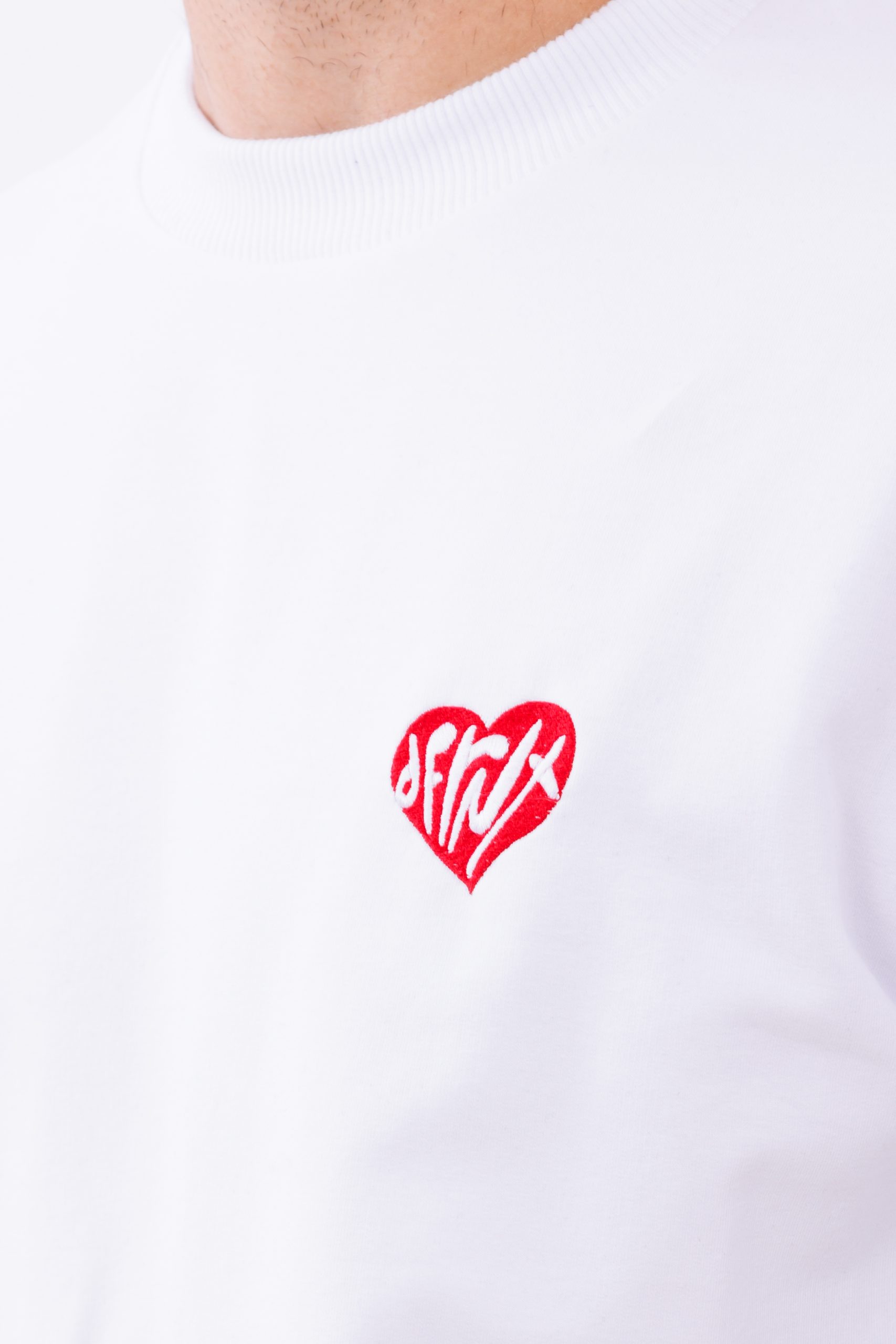 Tricou alb oversize  DFRNT Emb Heart Tricou alb oversize  DFRNT Emb Heart